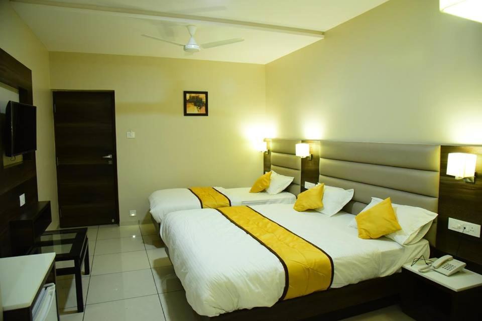 Hotel Ahmedabad Inn Exterior foto